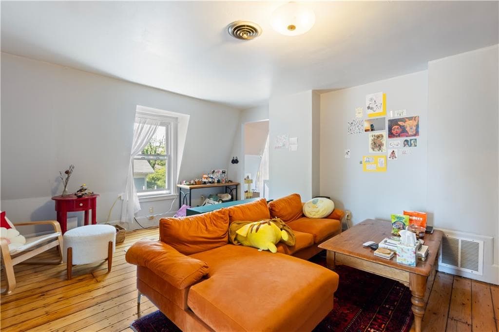 176 Williams Street photo 19