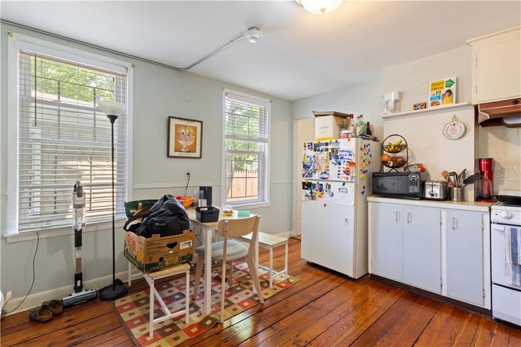 176 Williams Street photo 44