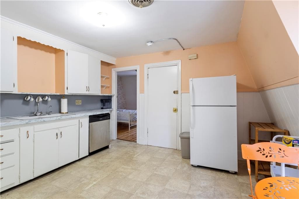 176 Williams Street photo 31