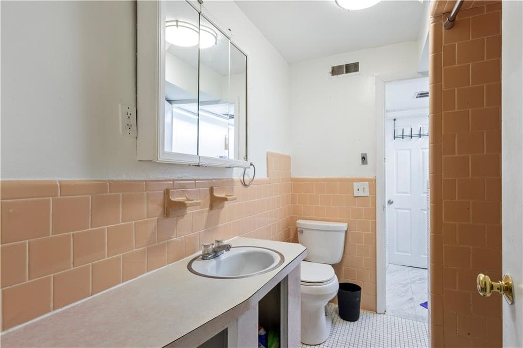 176 Williams Street photo 39