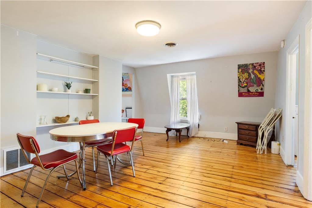 176 Williams Street photo 29