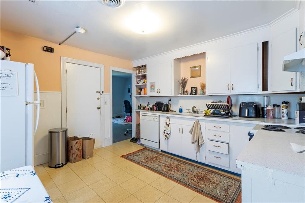 176 Williams Street photo 21