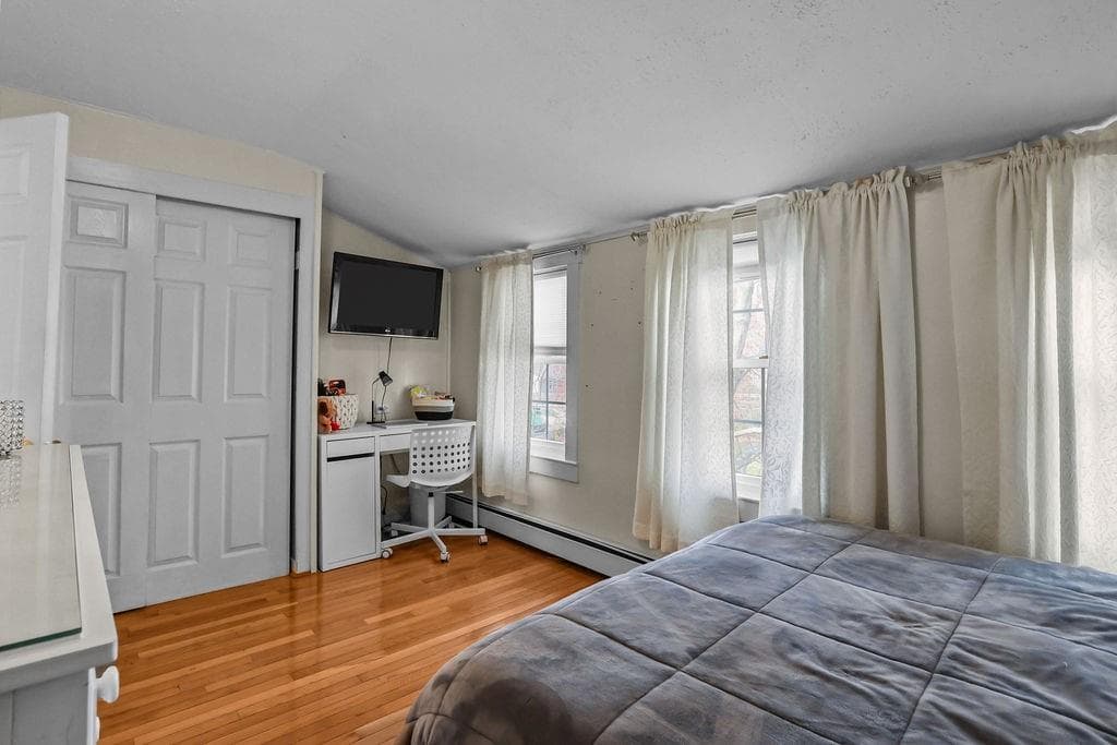 56 Errol Street photo 18