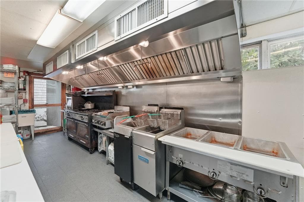 Commercial,Commercial Sale at 170 Franklin Street, Bristol, photo 11 of 17