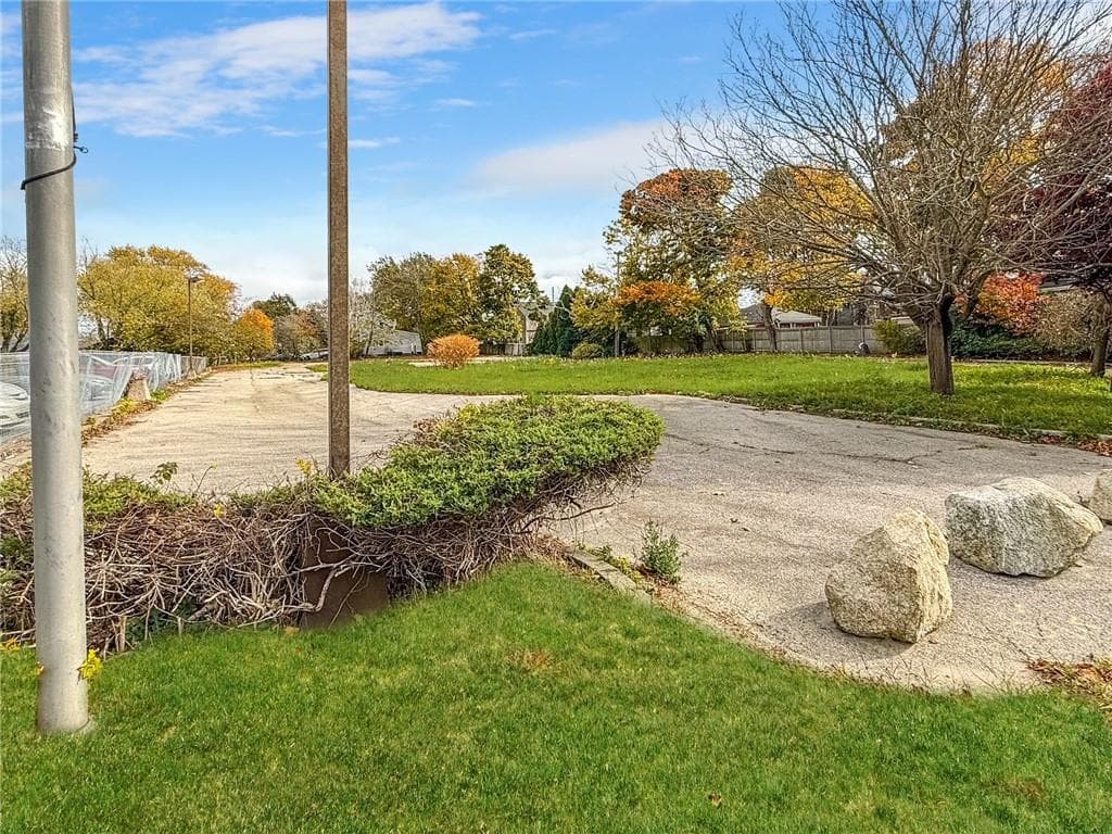149 W Main Road photo 2