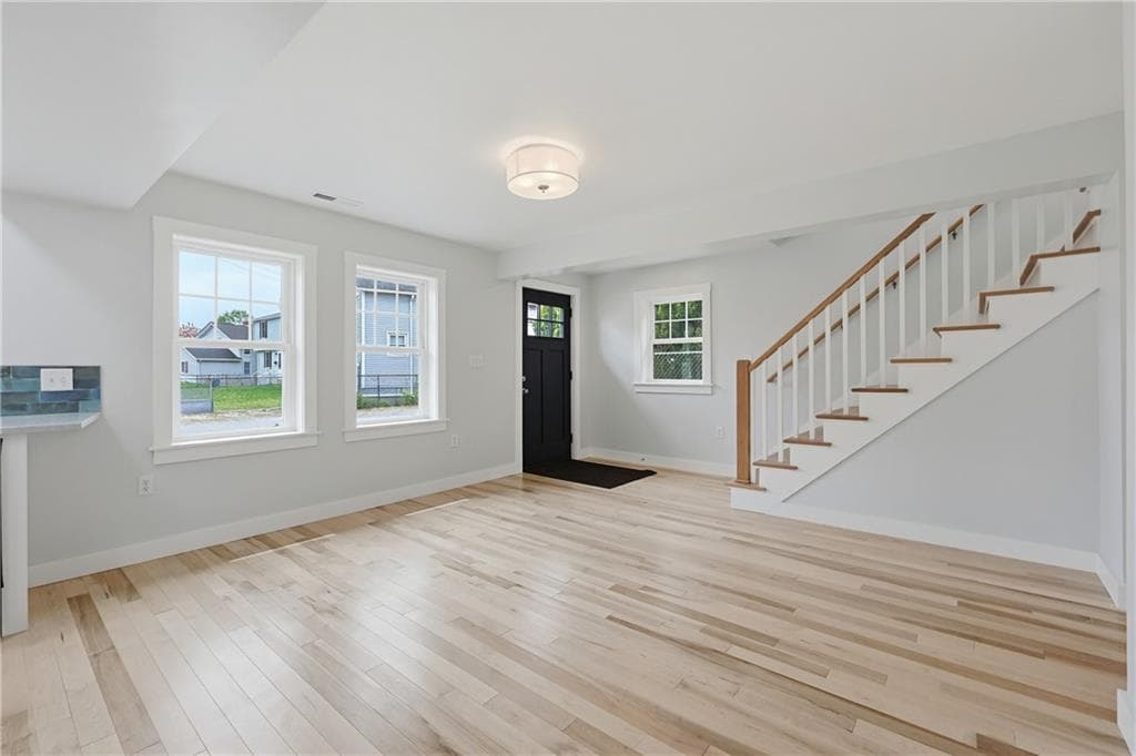 Single Family Residence at 33 Jefferson Avenue, East Providence, photo 5 of 48
