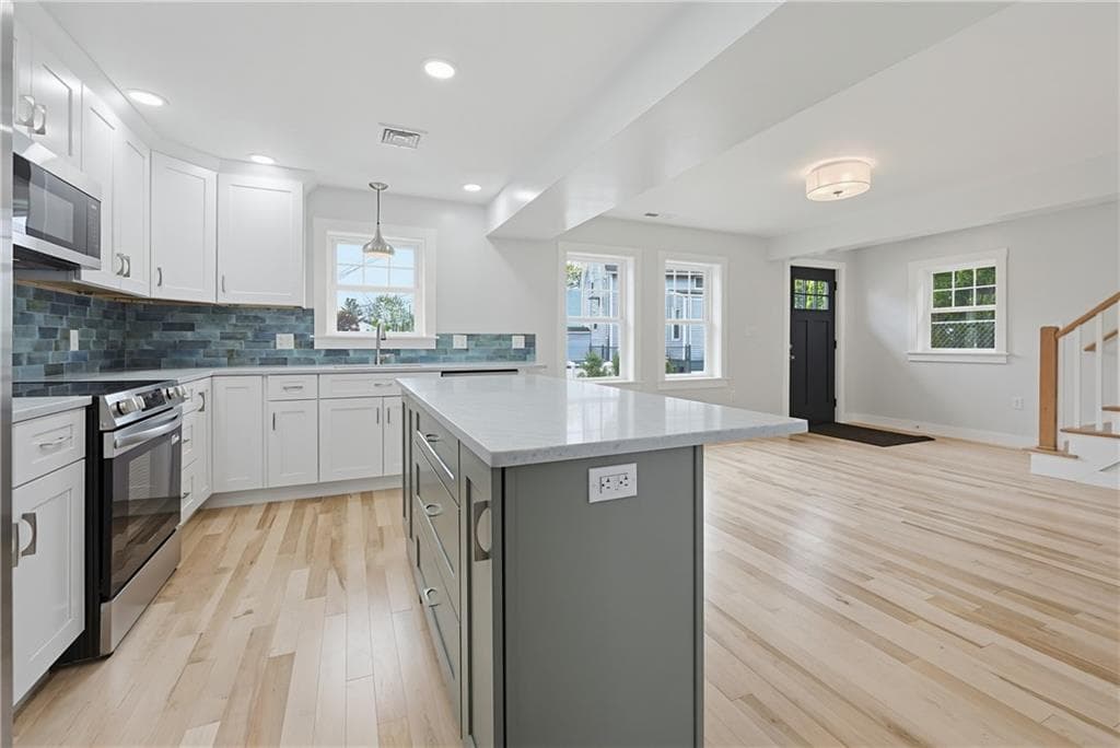 Single Family Residence at 33 Jefferson Avenue, East Providence, photo 14 of 48