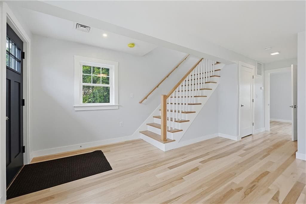 Single Family Residence at 33 Jefferson Avenue, East Providence, photo 4 of 48