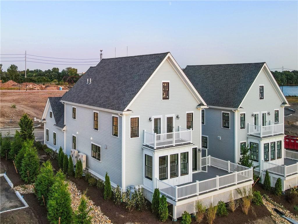 Single Family Residence at 114 East Point Drive, East Providence, photo 10 of 39