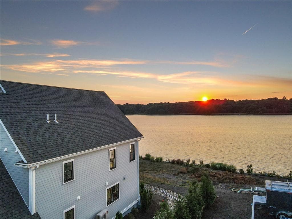 Single Family Residence at 114 East Point Drive, East Providence, photo 8 of 39