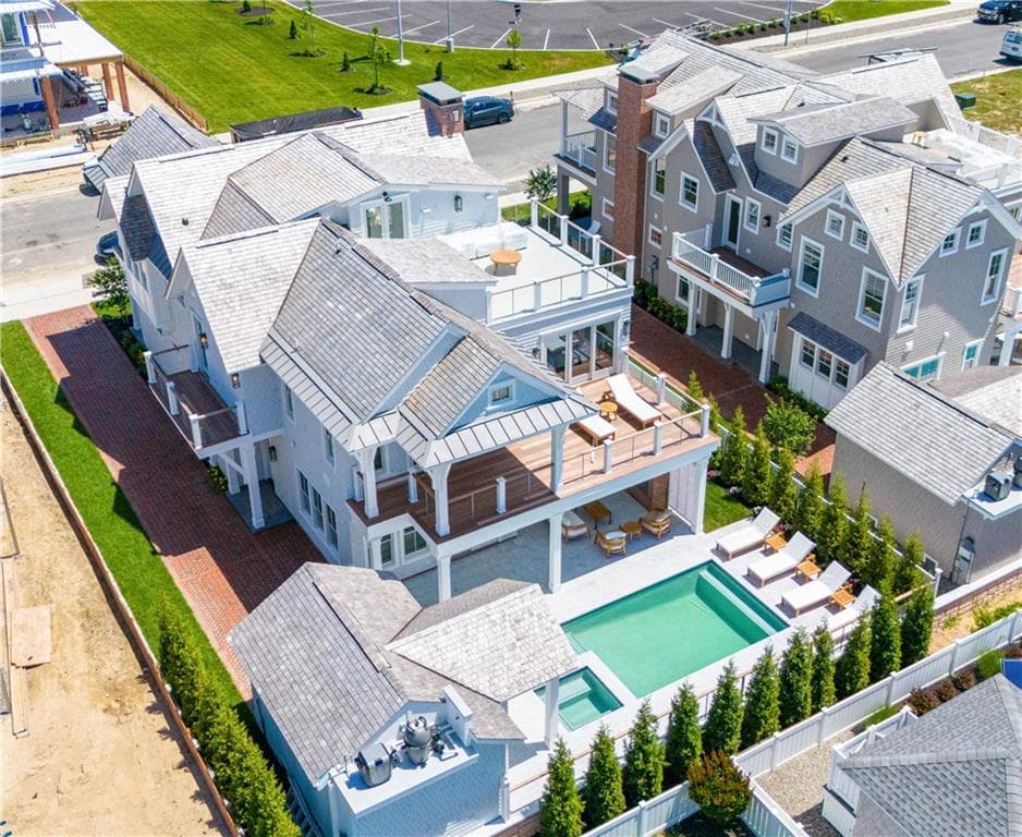 811 Ocean Road photo 2