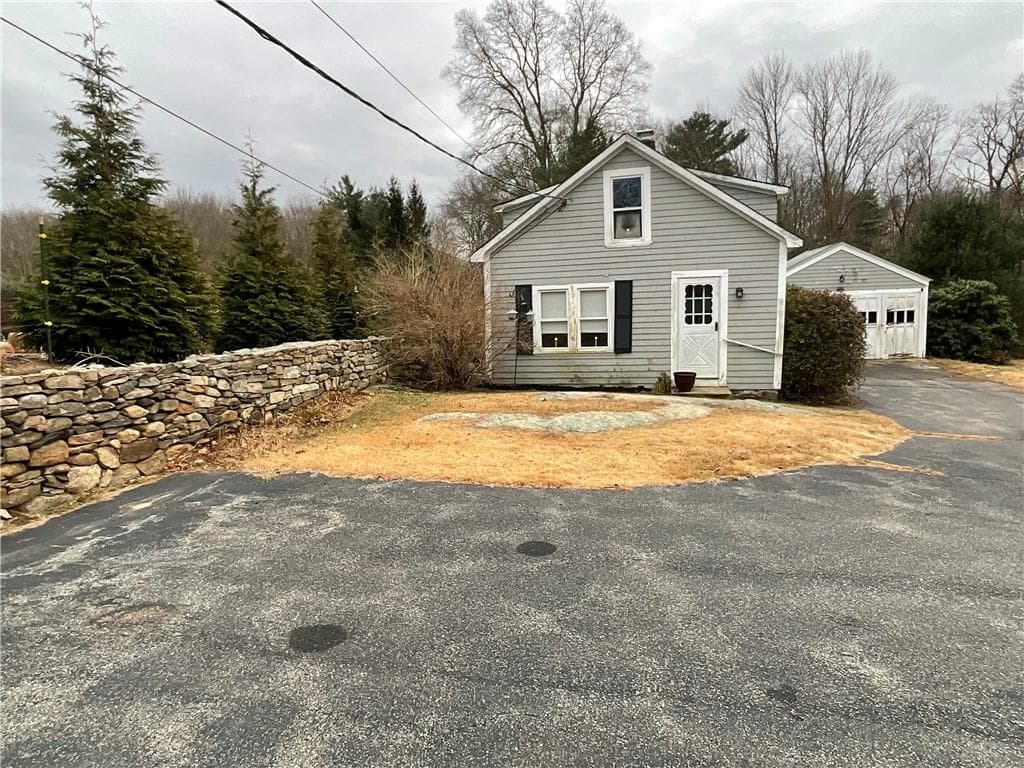 Multi Family at 922 924 Plainfield Pike, Scituate, photo 5 of 22