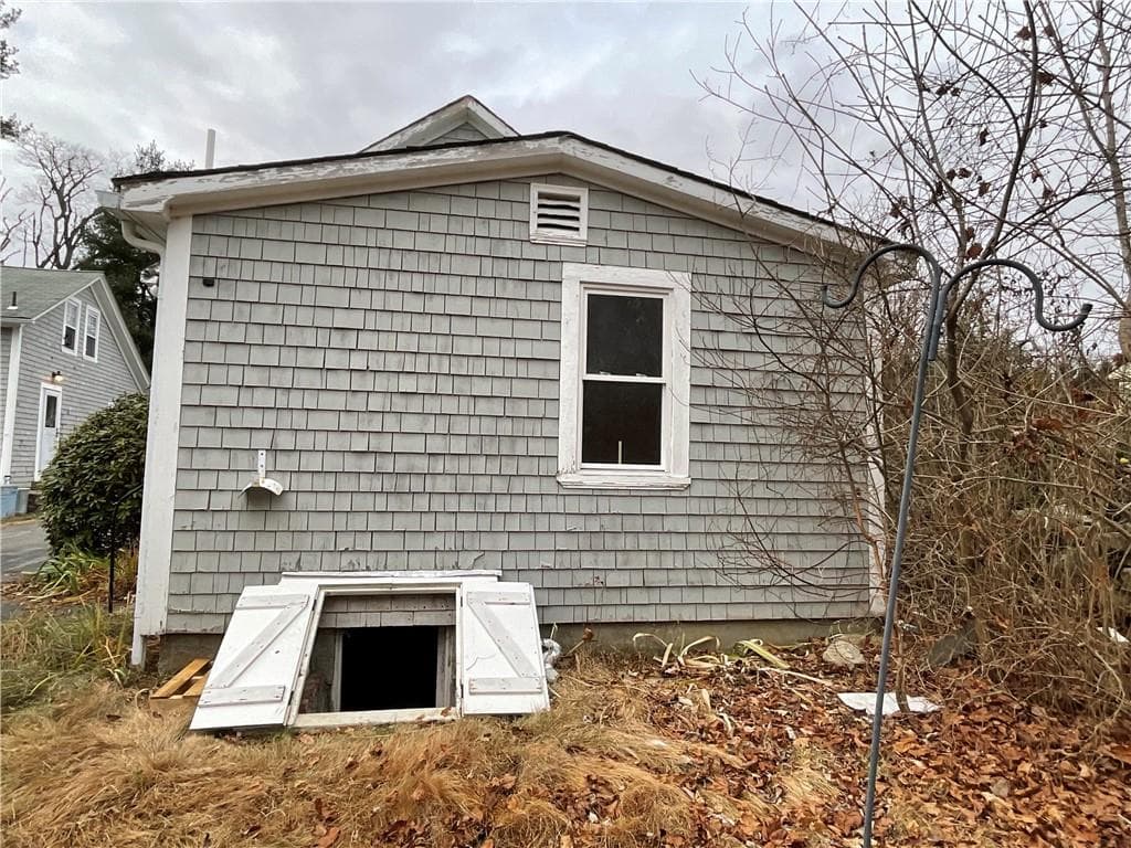 Multi Family at 922 924 Plainfield Pike, Scituate, photo 9 of 22