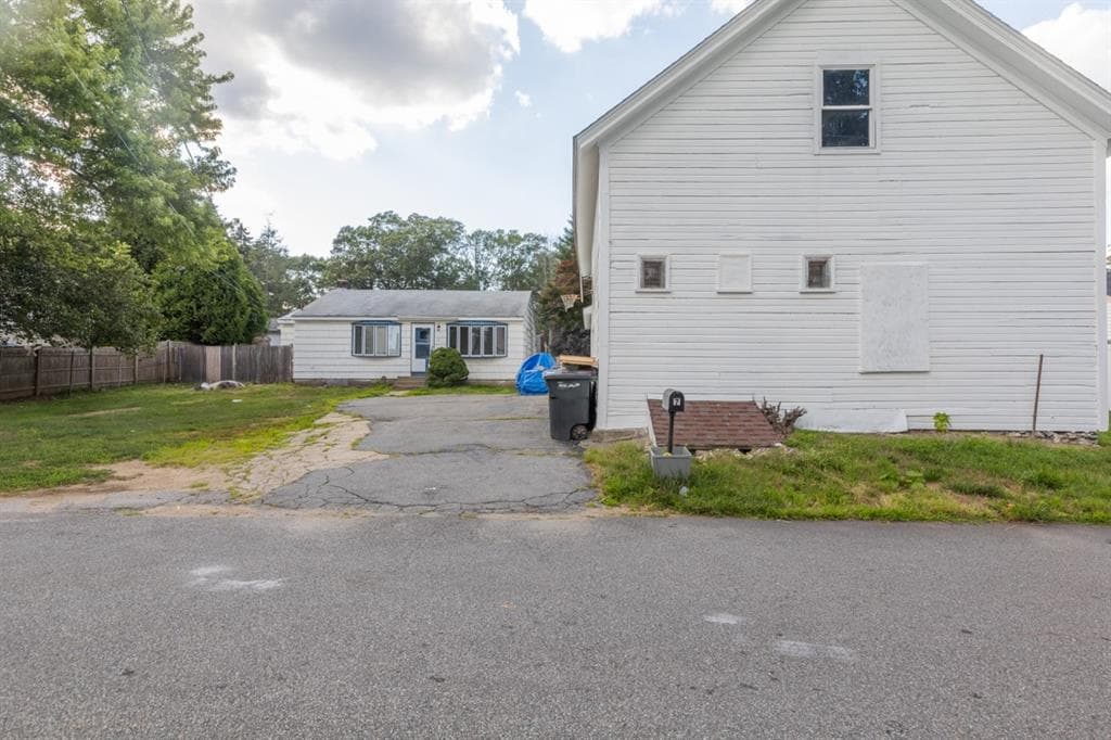 Single Family Residence at 7 Belvedere Street, Johnston, photo 5 of 16