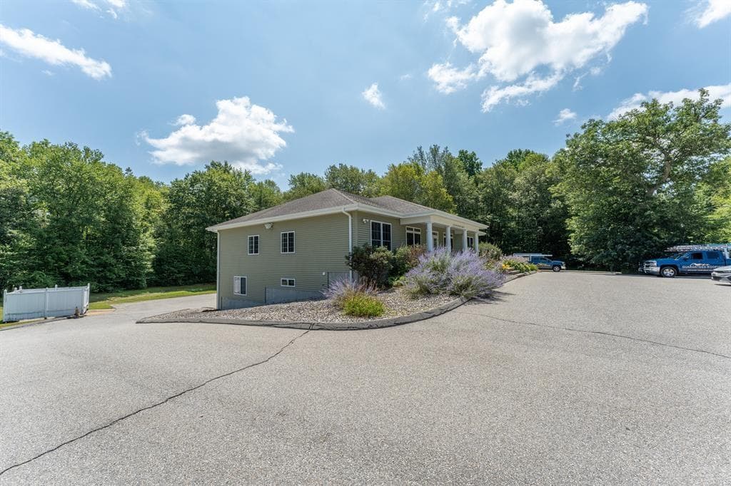 Commercial at 20 Knollwood Drive, Canterbury, photo 4 of 16