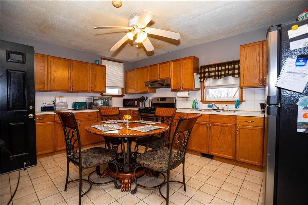 Multi Family at 546 Lonsdale Avenue, Central Falls, photo 24 of 43