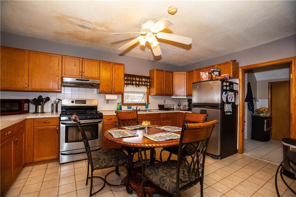 Multi Family at 546 Lonsdale Avenue, Central Falls, photo 25 of 43