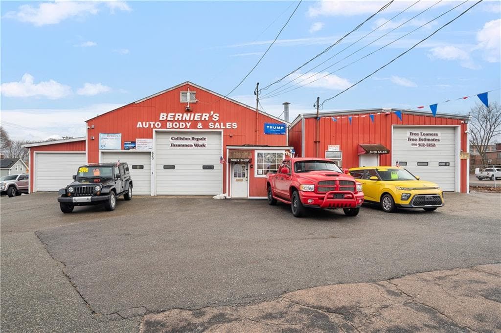 620 Pond Street photo 2