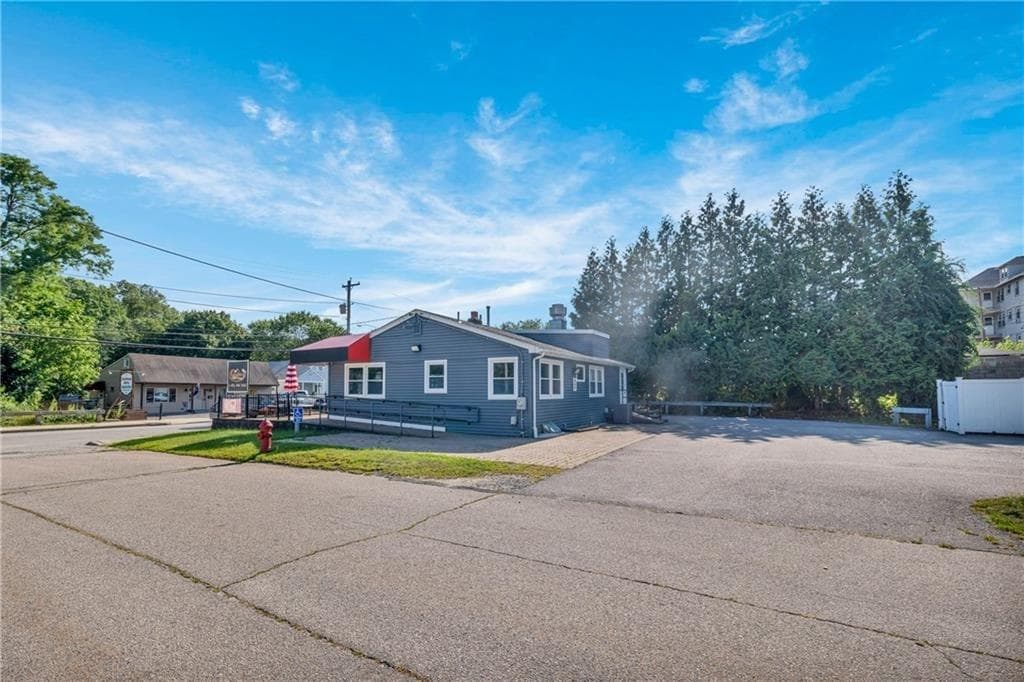426 Cass Avenue photo 5
