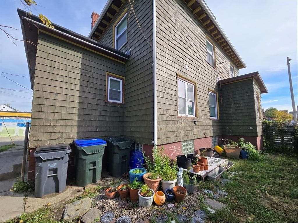 217 Elmwood Avenue photo 24