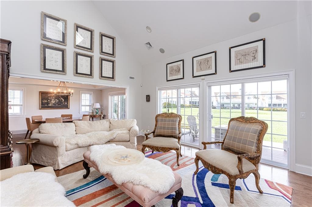 Single Family Residence at 44 Wimbledon Circle, Portsmouth, photo 16 of 35
