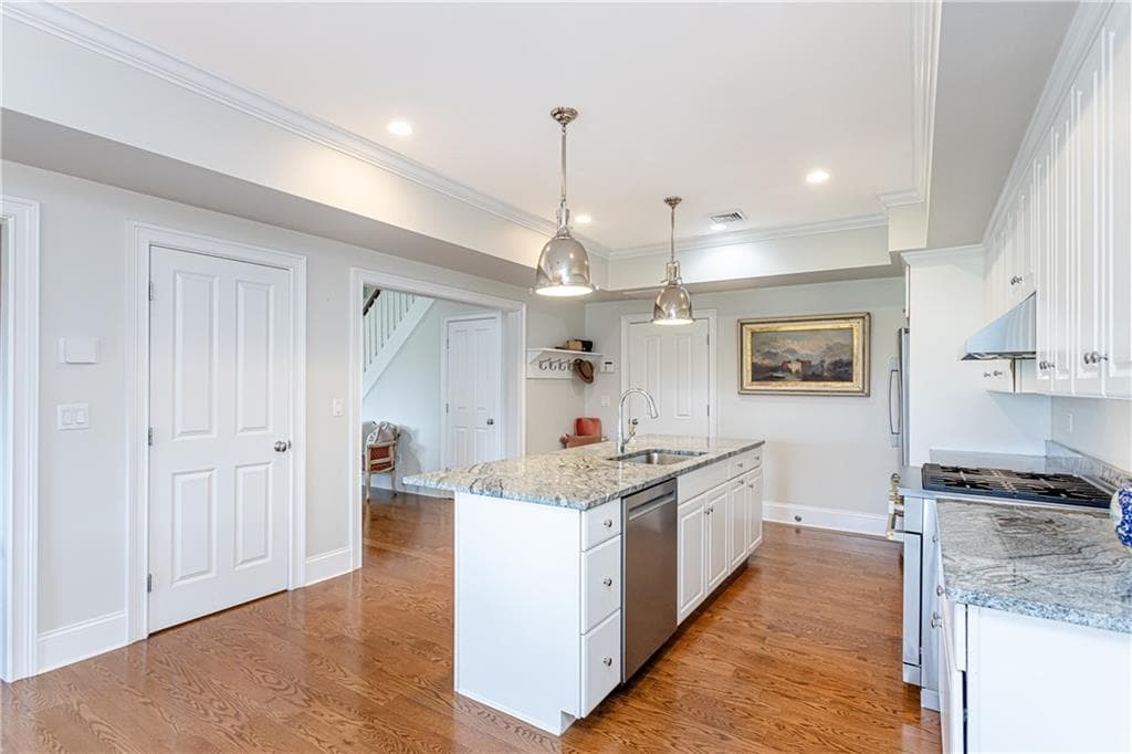 Single Family Residence at 44 Wimbledon Circle, Portsmouth, photo 22 of 35