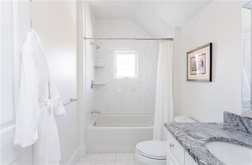 Single Family Residence at 44 Wimbledon Circle, Portsmouth, photo 32 of 35