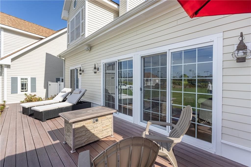 Single Family Residence at 44 Wimbledon Circle, Portsmouth, photo 33 of 35