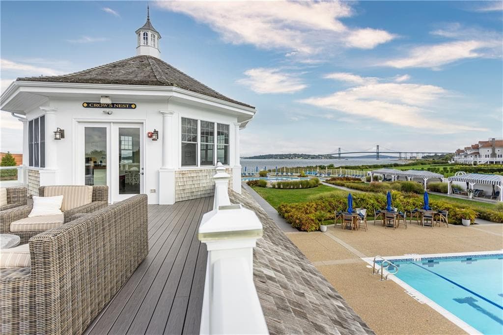 Single Family Residence at 44 Wimbledon Circle, Portsmouth, photo 11 of 35