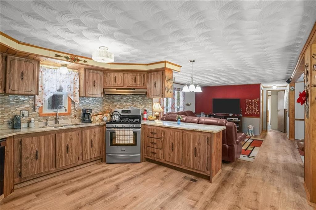 4 Leisure Way photo 7