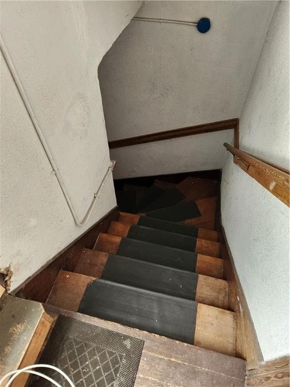 Multi Family at 346 Carrington Avenue, Woonsocket, photo 25 of 45