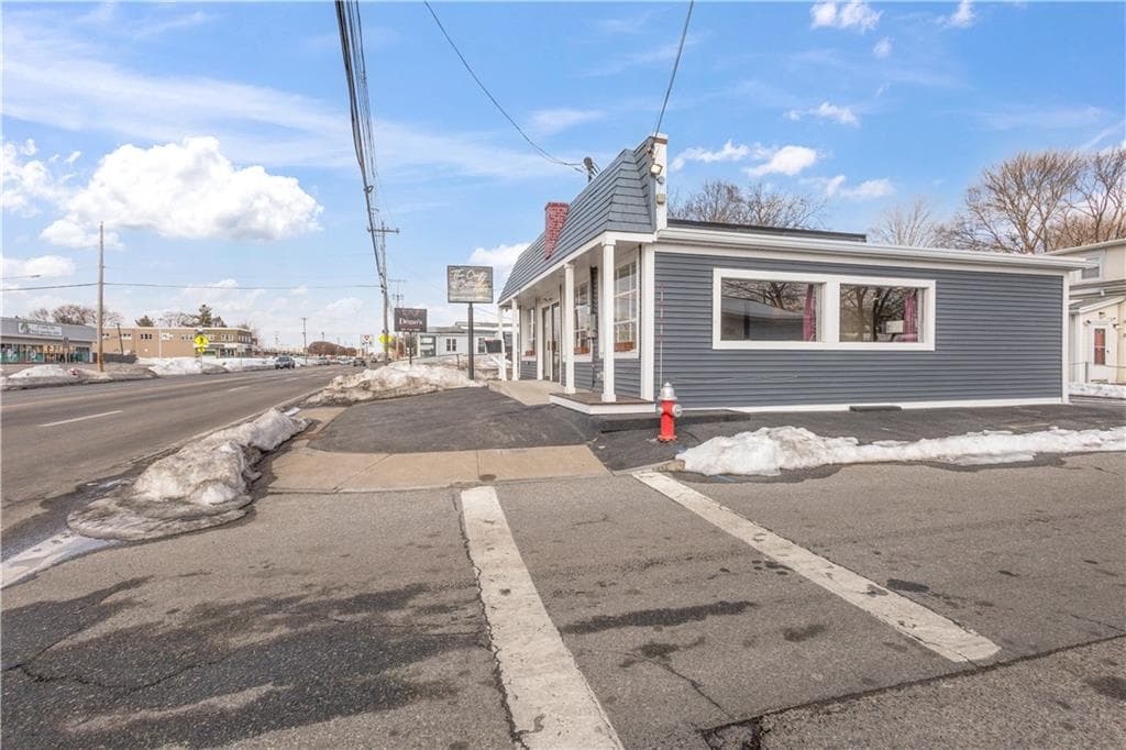 1692 Warwick Avenue photo 3
