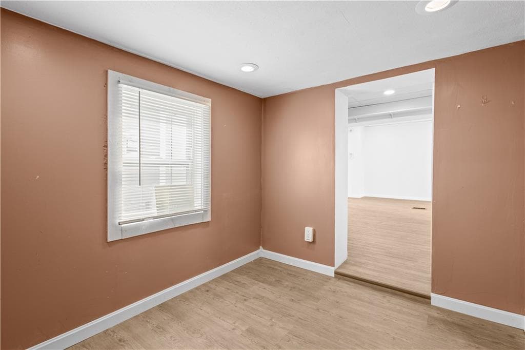 1692 Warwick Avenue photo 25
