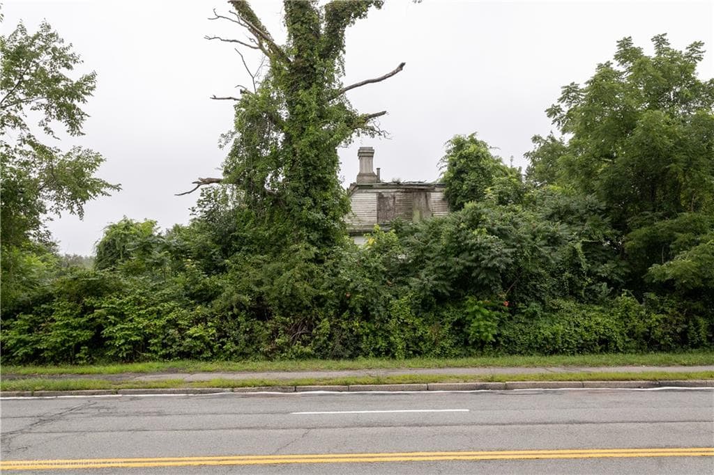 Unimproved Land at 2500 East Main Road, Portsmouth, photo 16 of 17