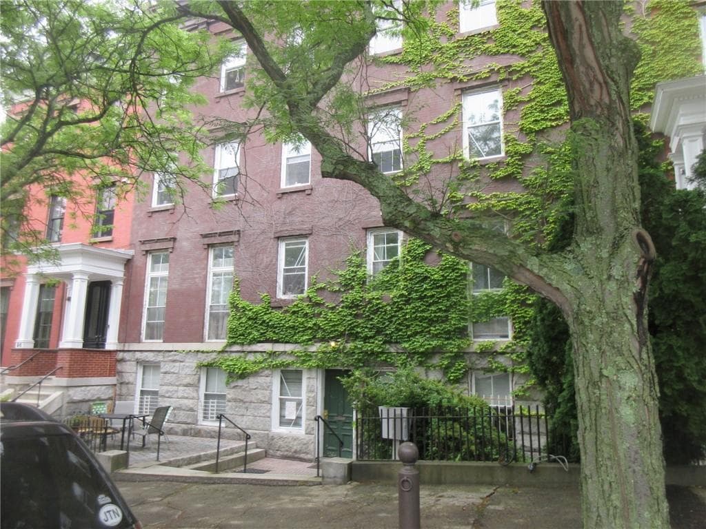 100 Bowen Street 8 units