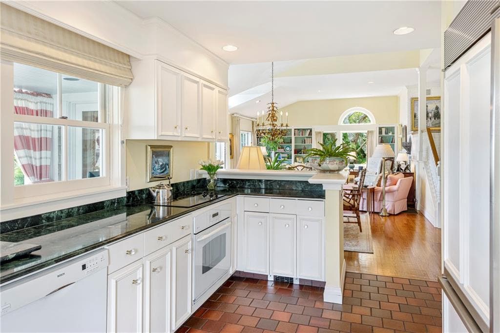 315 Ocean Avenue photo 20