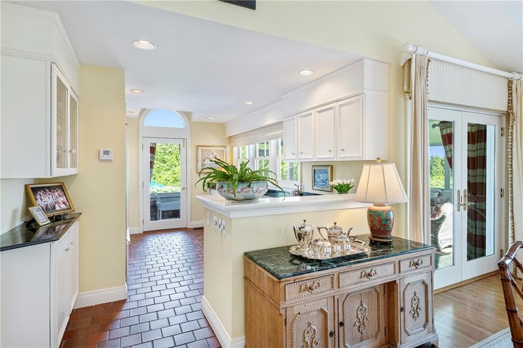 315 Ocean Avenue photo 19
