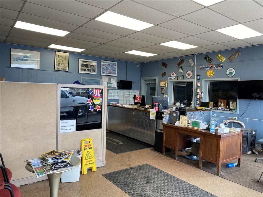 741 N Broadway photo 3