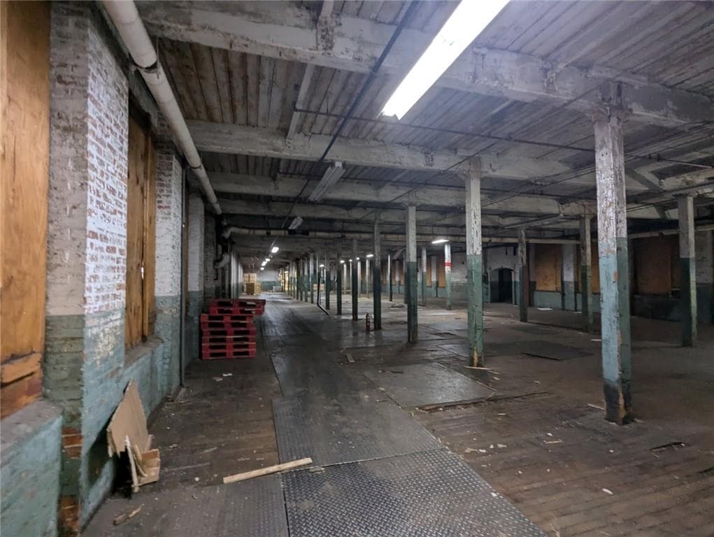 292 E School Street photo 15