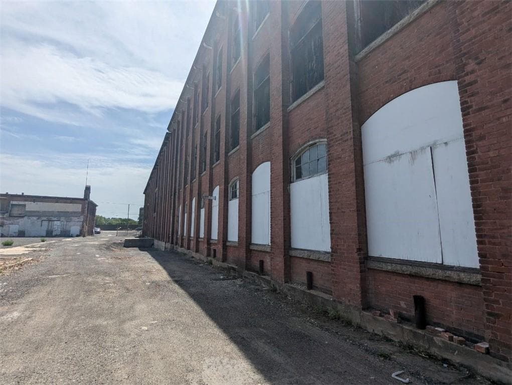 292 E School Street photo 11