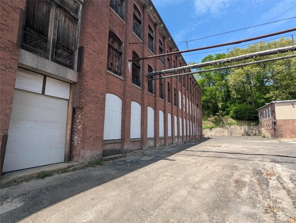 292 E School Street photo 8