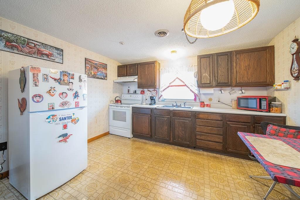 Multi Family at 2919 Pawtucket Avenue, East Providence, photo 38 of 49