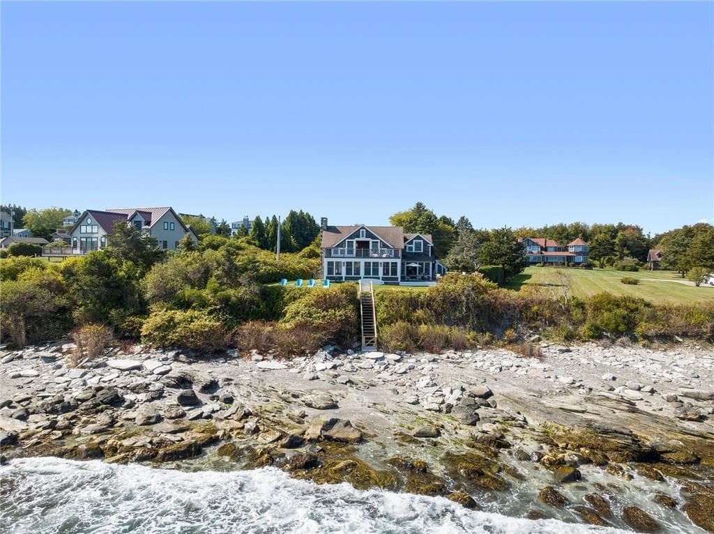 Single Family Residence at 4 Hull Cove Street, Jamestown, photo 6 of 49