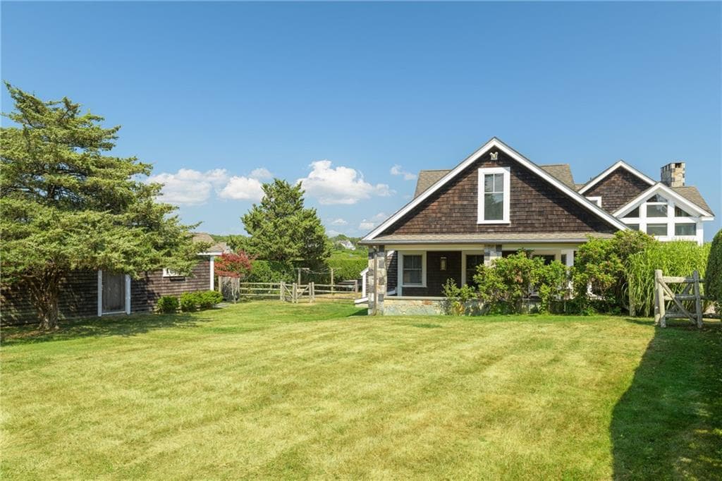 Single Family Residence at 4 Hull Cove Street, Jamestown, photo 8 of 49