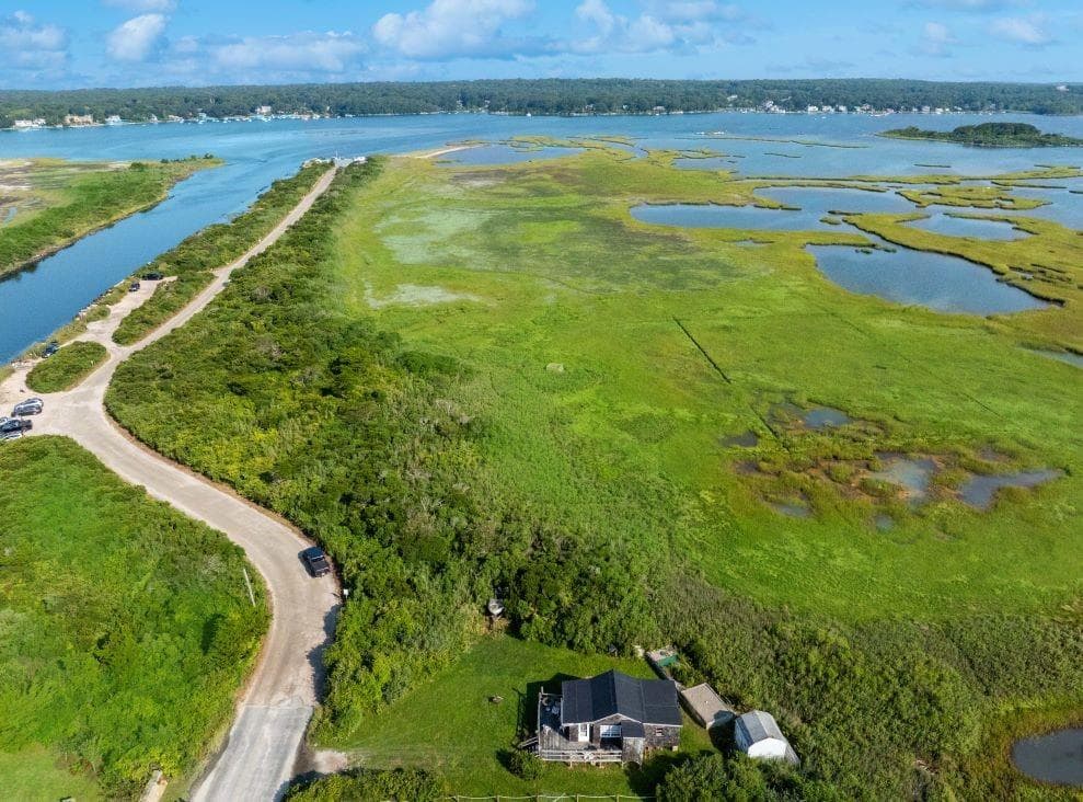 853 W Beach Road