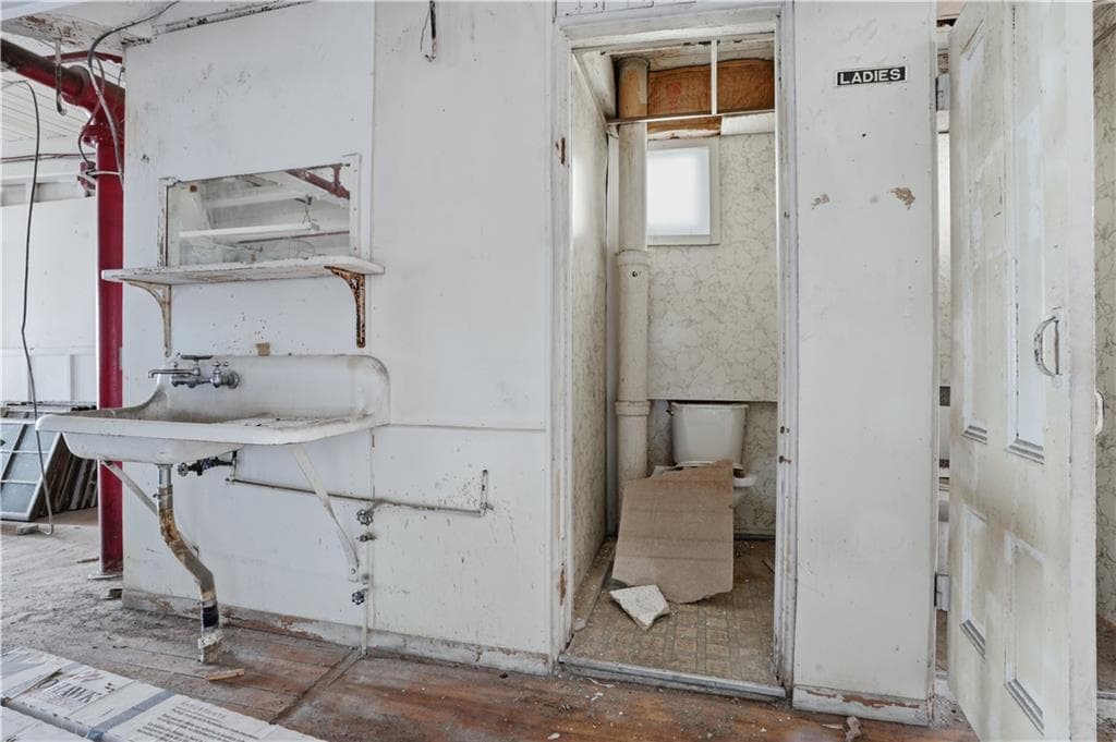 120 Webster Street photo 27