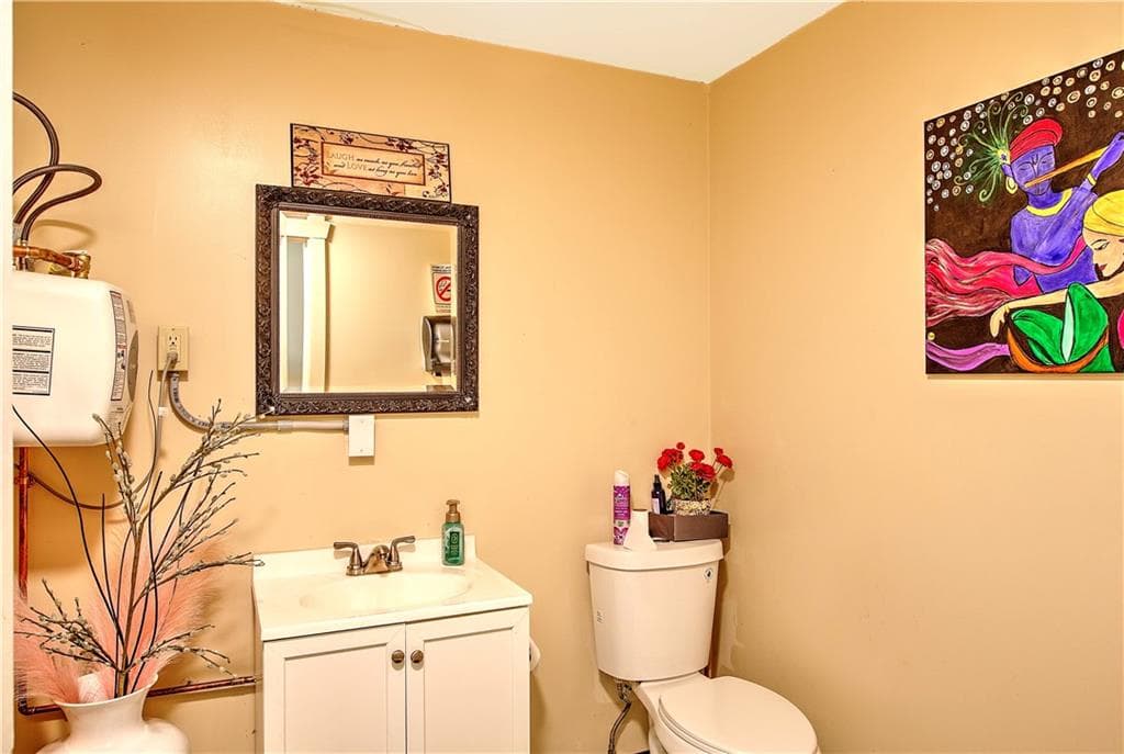 Commercial at 628 Metacom Avenue, Warren, photo 26 of 46