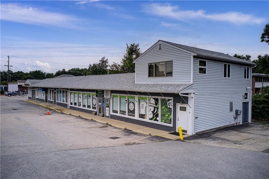 Commercial at 628 Metacom Avenue, Warren, photo 5 of 46