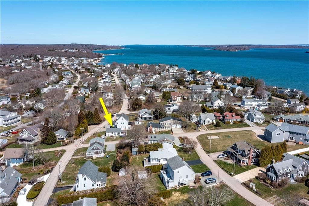 Single Family Residence at 26 Richard Smith Road, Narragansett, photo 3 of 12