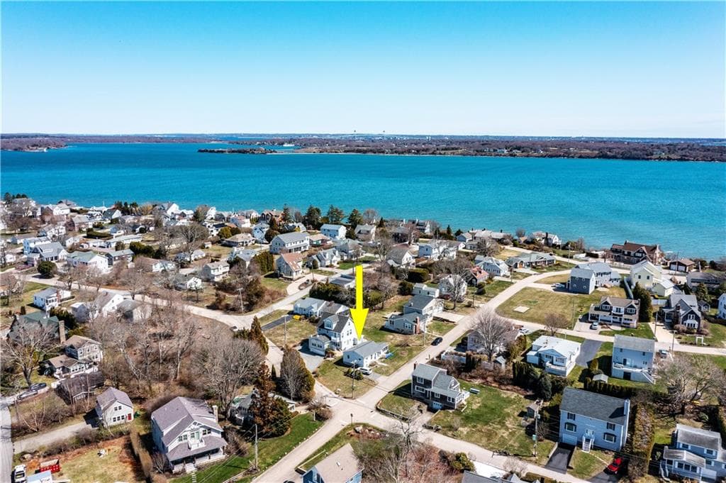 Single Family Residence at 26 Richard Smith Road, Narragansett, photo 4 of 12